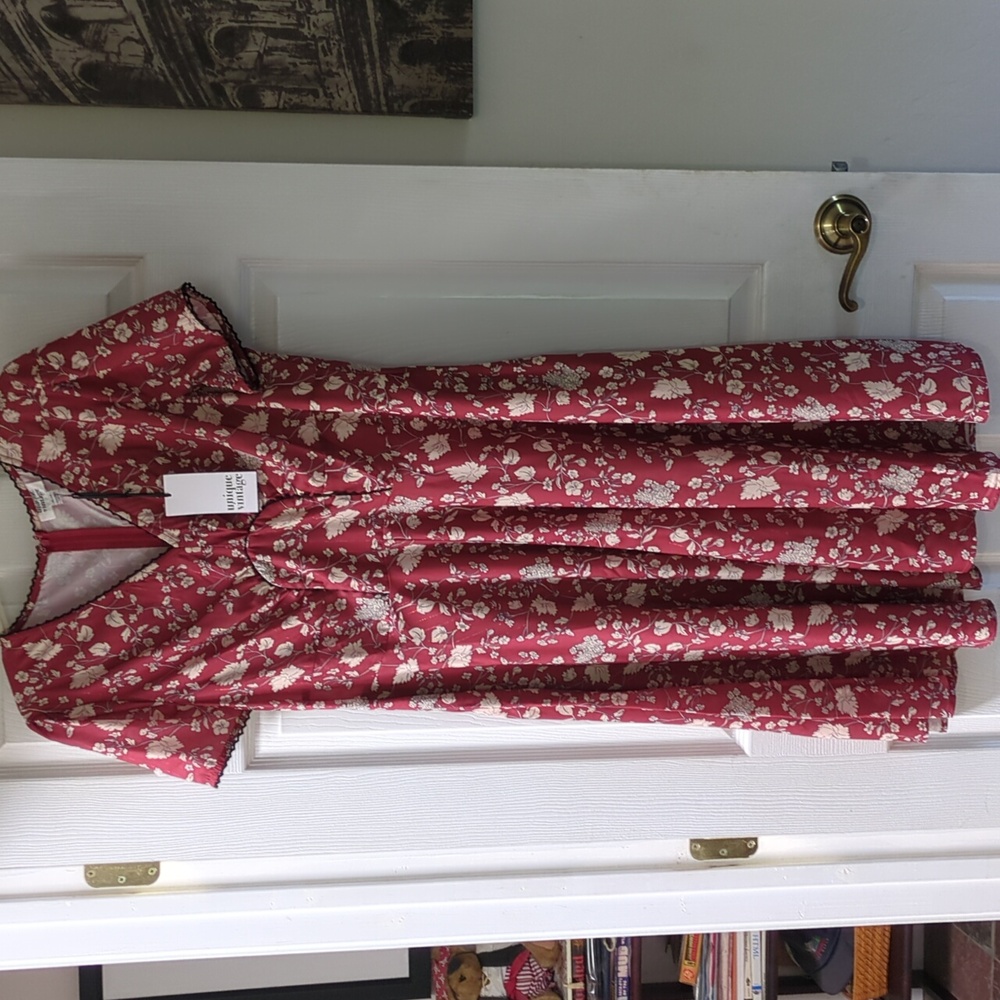 Dress, Unique Vintage Size 14/XL, dark red, beige flowers & black trim, New
